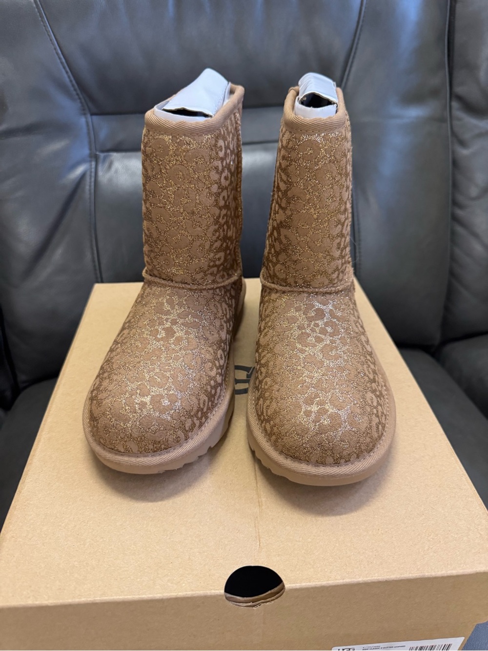 UGG Kids Classic II Glitter Leopard Boot - Picture 4 of 8